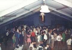 1967-Eddi präsentiert den ersten Sprudelball im Zelt des Freibades